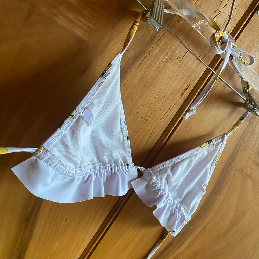 White sunflower string bikini - Picture 5 of 5